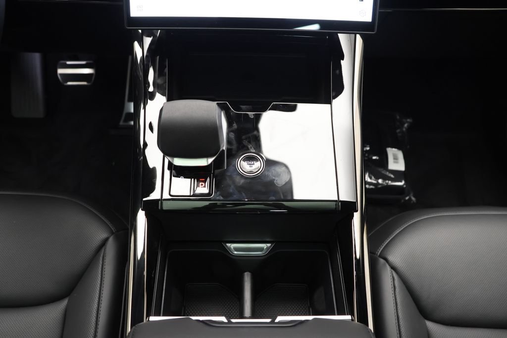 New 2026 Carpathian Grey Land Rover Dynamic SE image 21