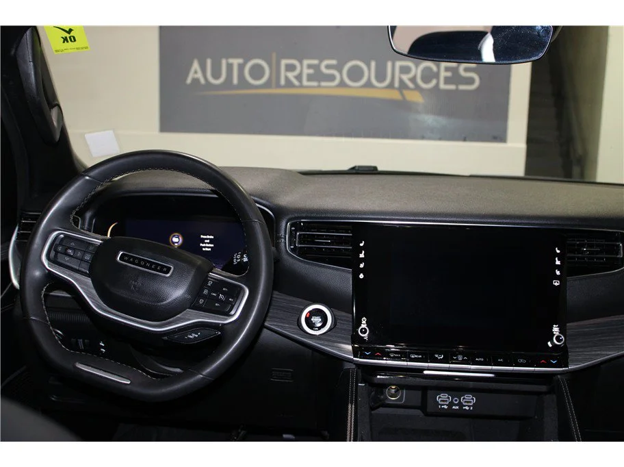 Used 2024 Baltic Gray Metallic Clearcoat Jeep Series II image 15