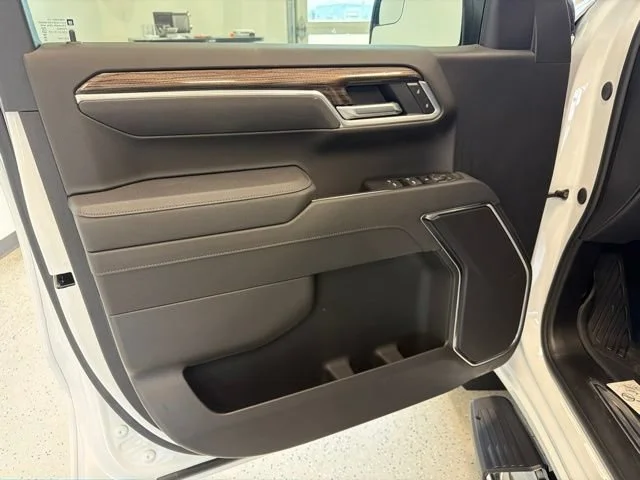 New 2026 Summit White Chevrolet LT image 40