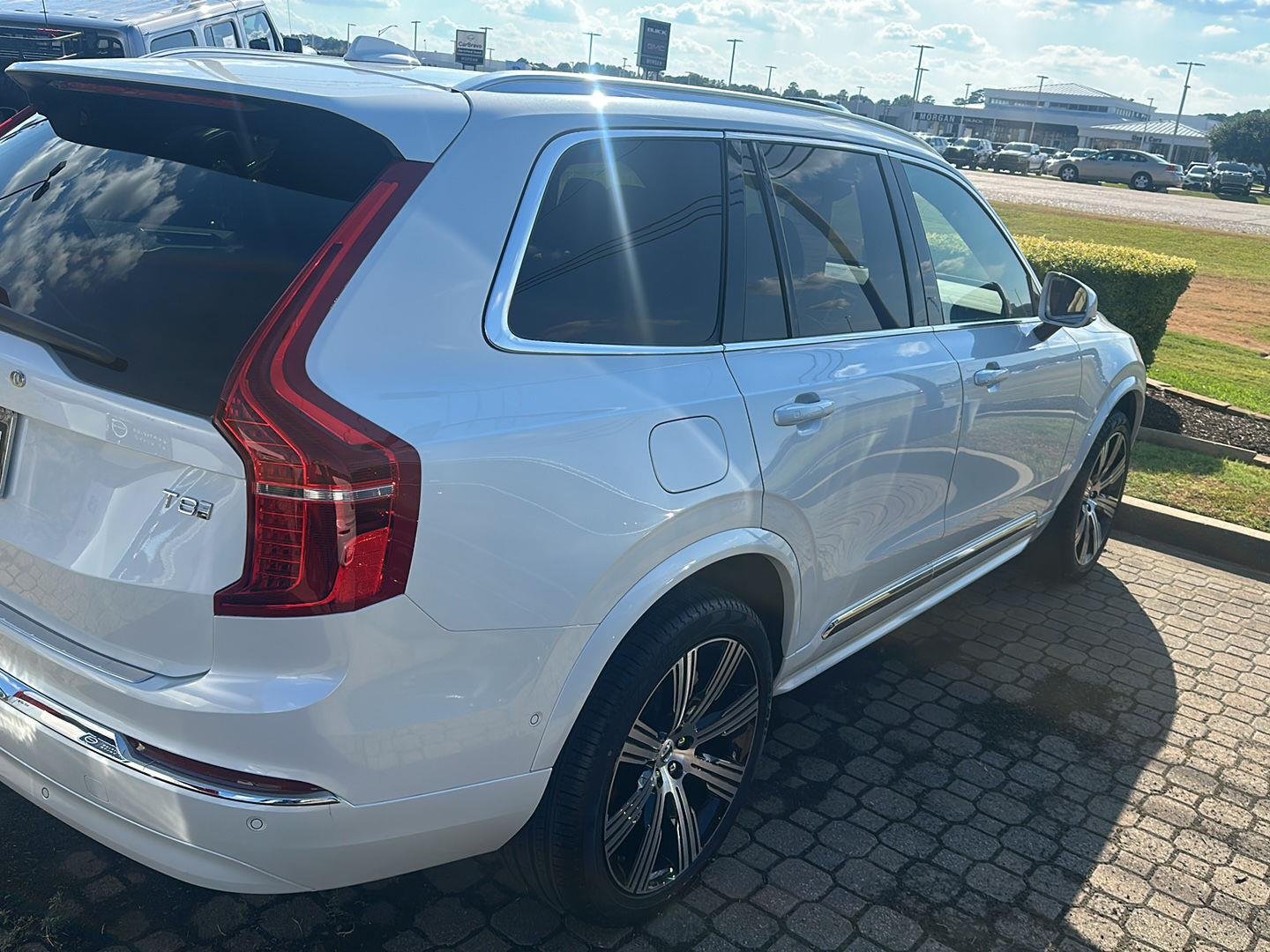 Used 2025 Crystal White Metallic Volvo Ultra image 14