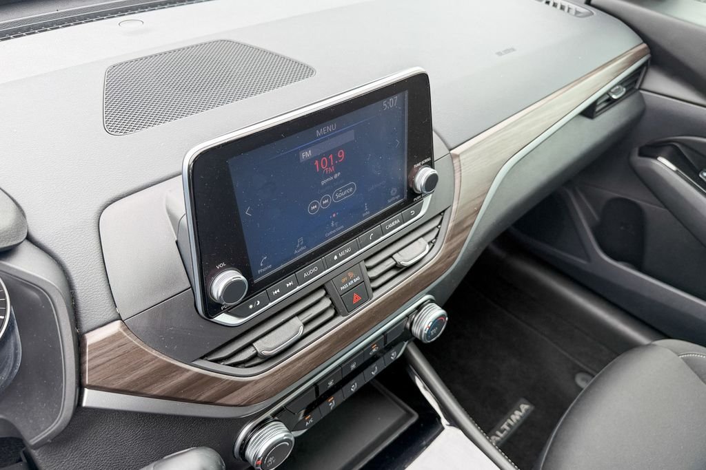 Used 2023 White Nissan 2.5 SV image 17