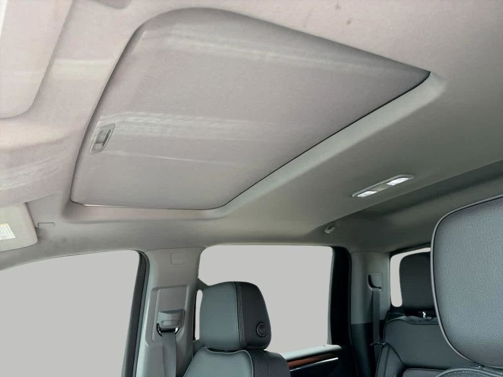 Used 2024 White GMC Denali image 18