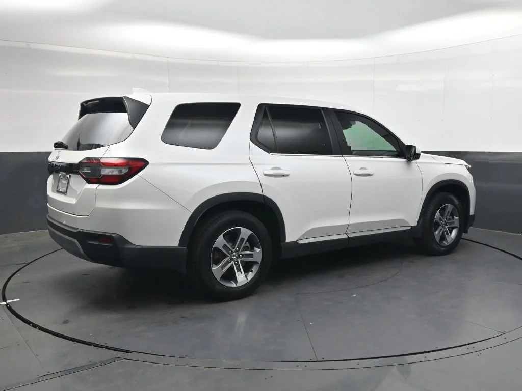 Certified Used 2025 Platinum White Pearl Honda EX-L image 4
