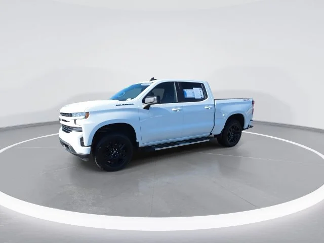 Used 2022 White Chevrolet RST image 4