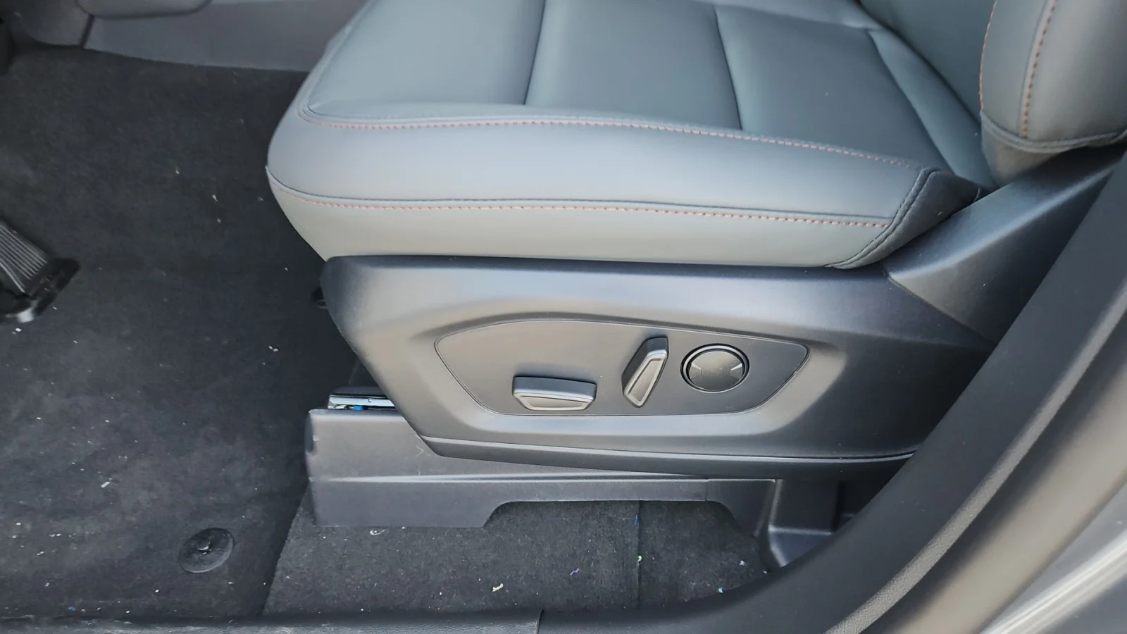 New 2026 Carbonized Gray Metallic Ford Active RWD image 8