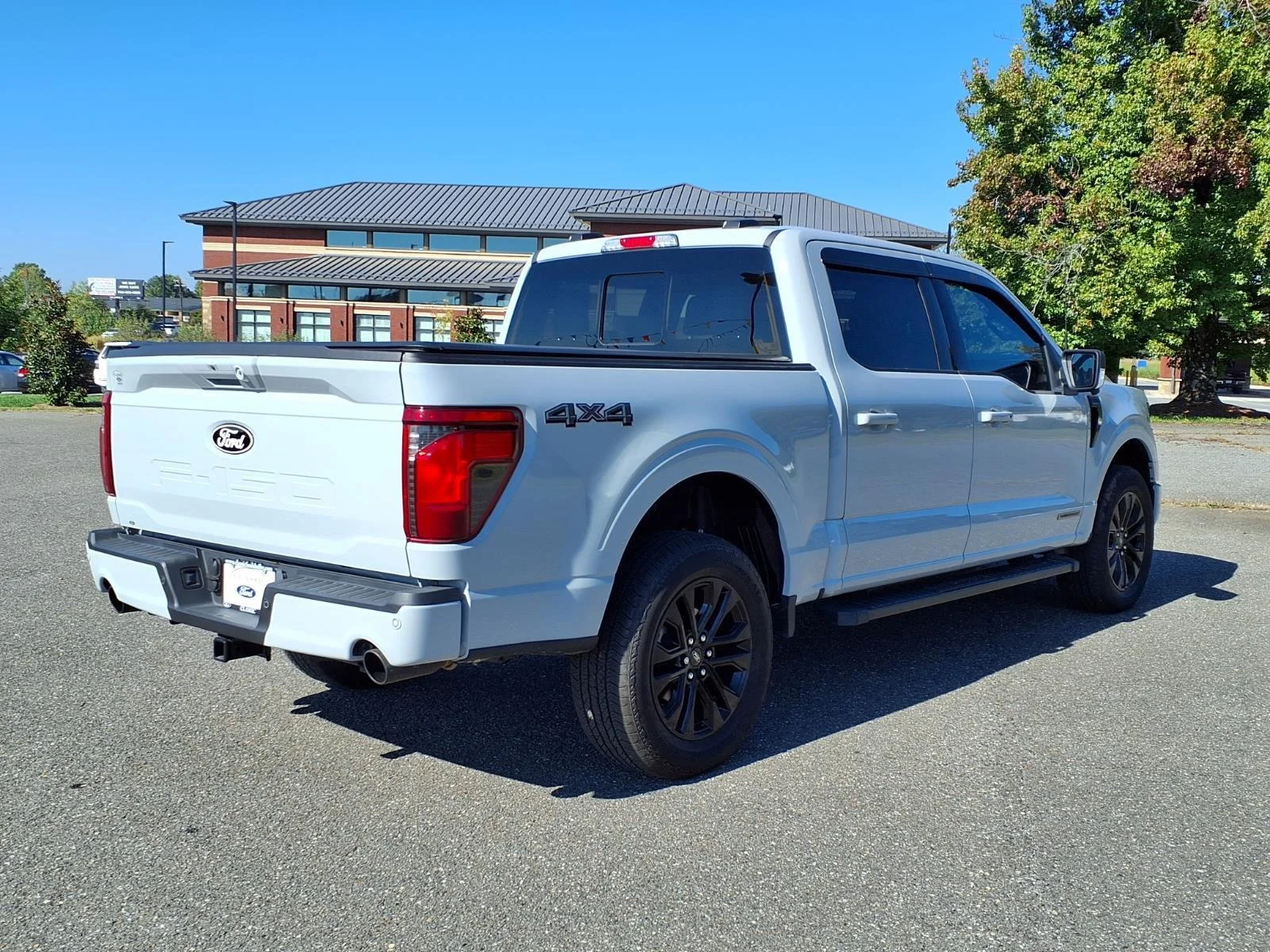 Used 2024 Avalanche Ford XLT image 2