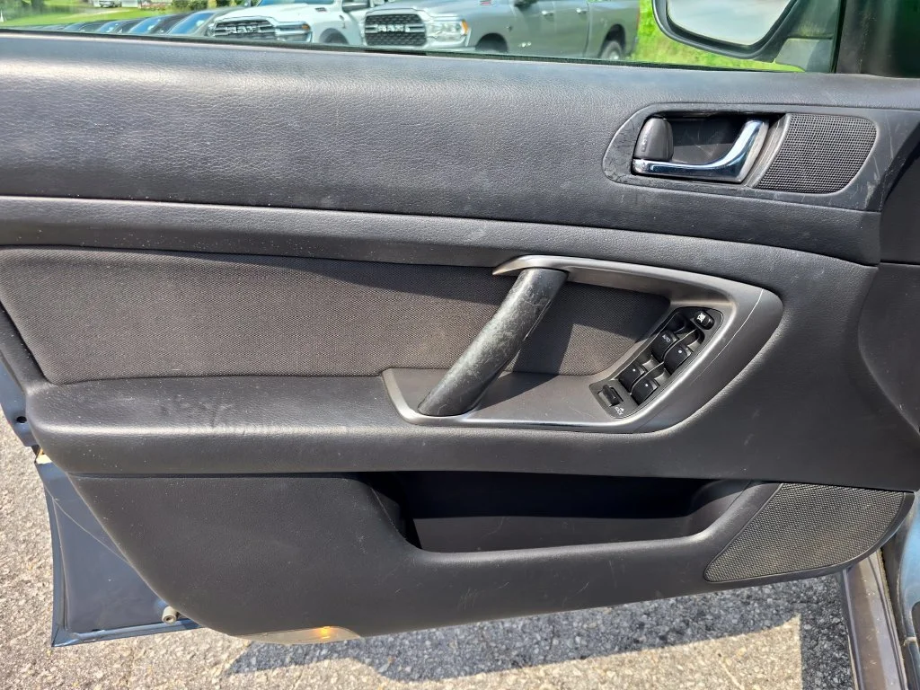 Used 2005  Subaru 2.5i image 39