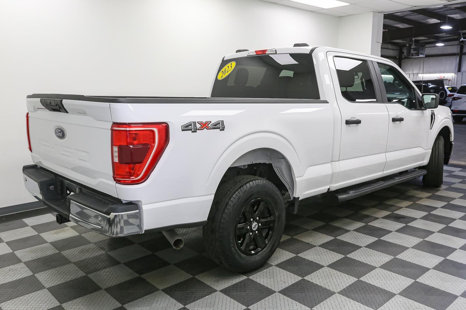 Used 2023 Oxford White FORD XL image 9