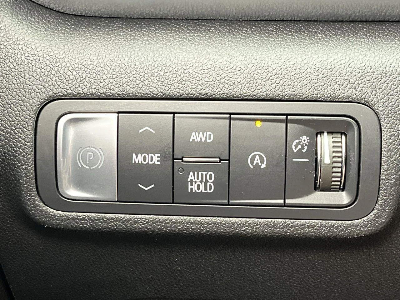 Used 2025 Riverstone Metallic GMC Elevation image 14