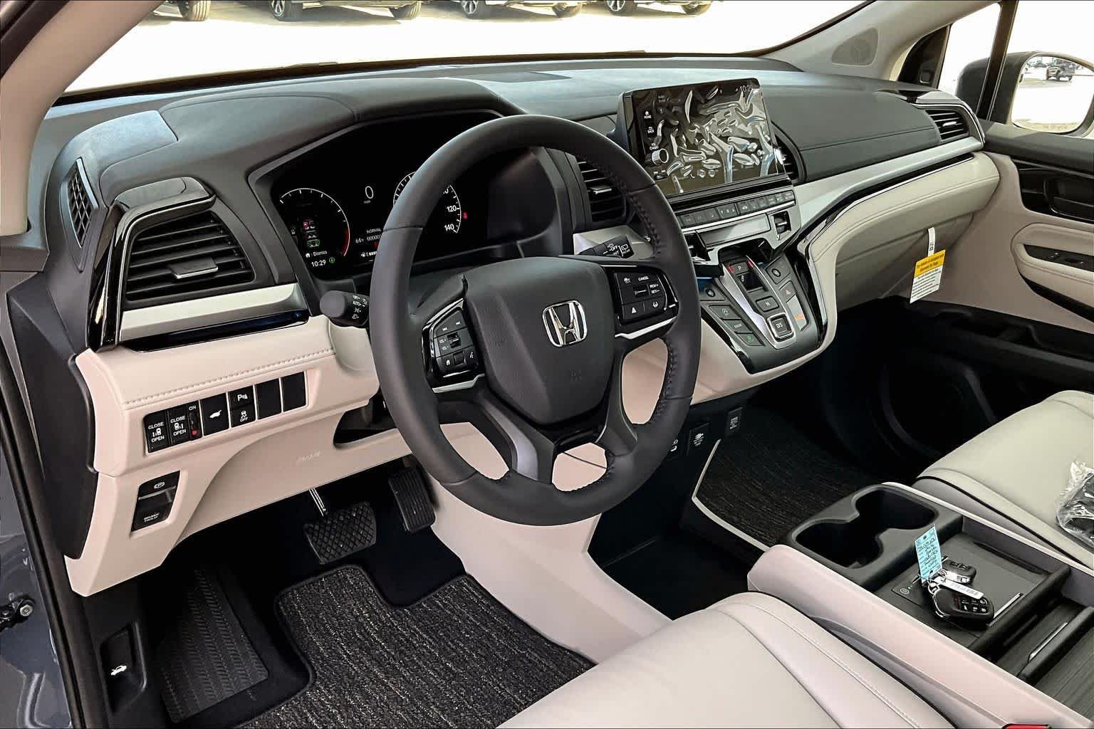 Used 2026 Smoke Blue Pearl Honda Touring image 8