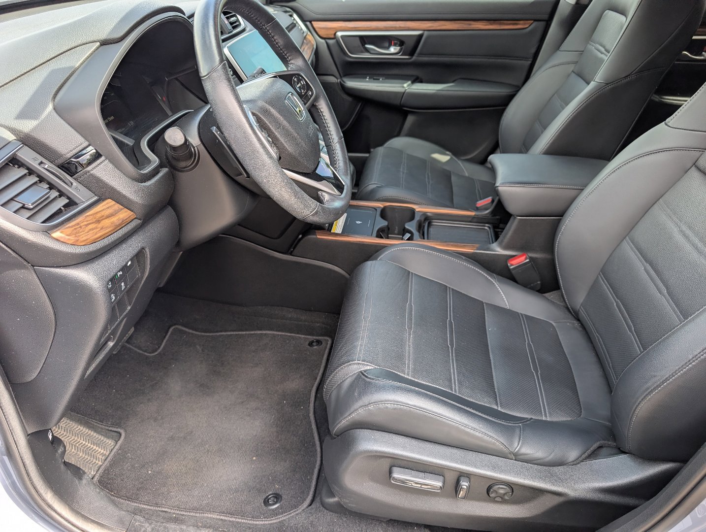 Used 2022 Obsidian Blue Pearl Honda Touring image 10