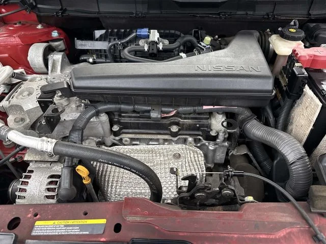 Used 2015 Red Nissan SL image 12