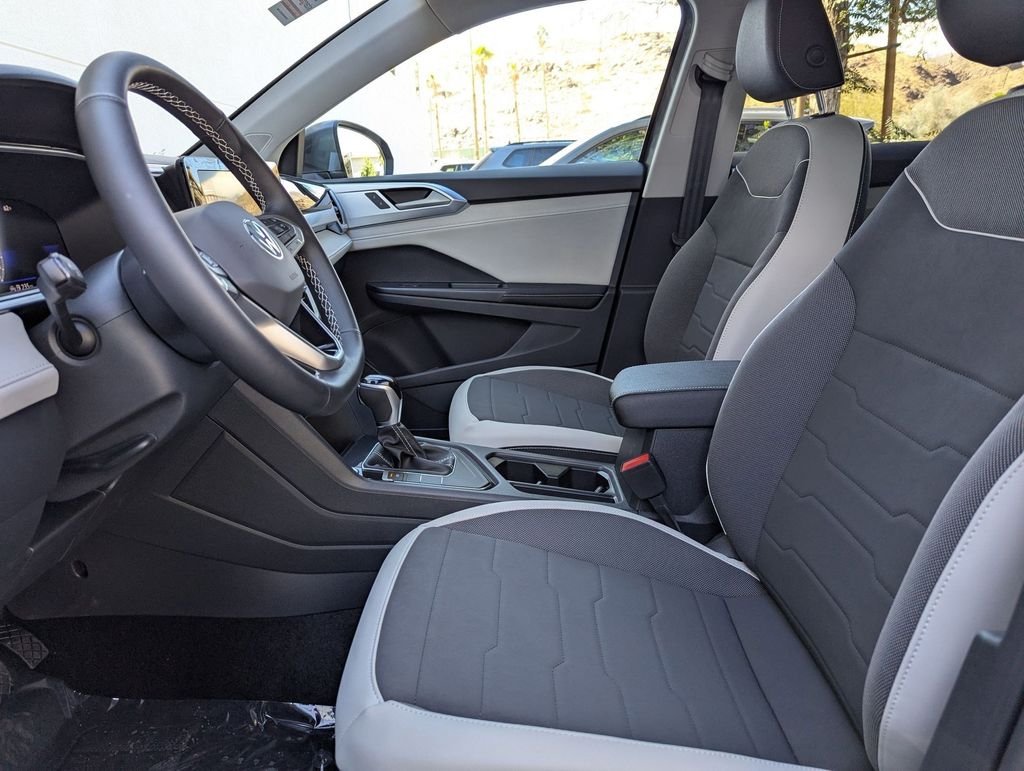 2025 Volkswagen Taos SE - Photo 15