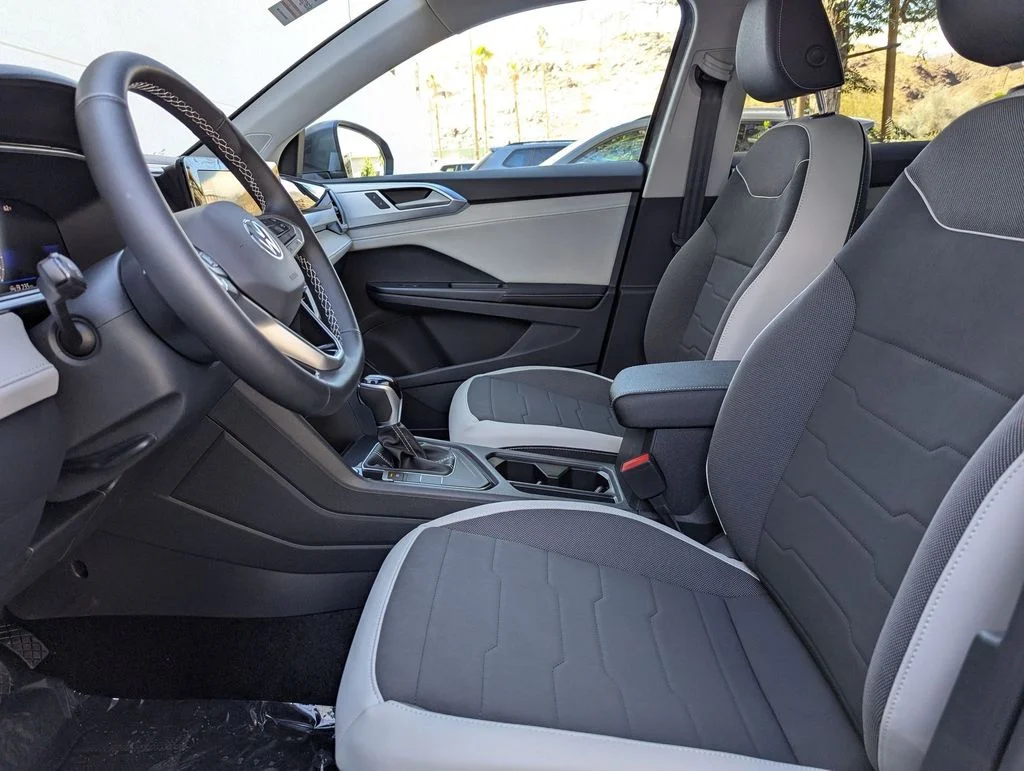 2025 Volkswagen Taos SE - Photo 15