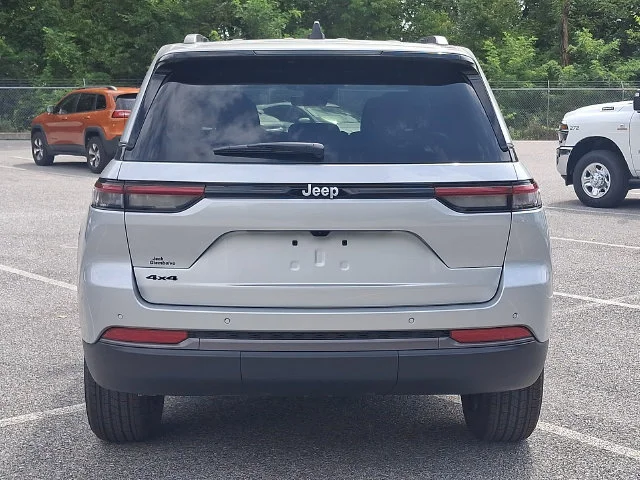 New 2026 Silver Jeep Altitude image 4