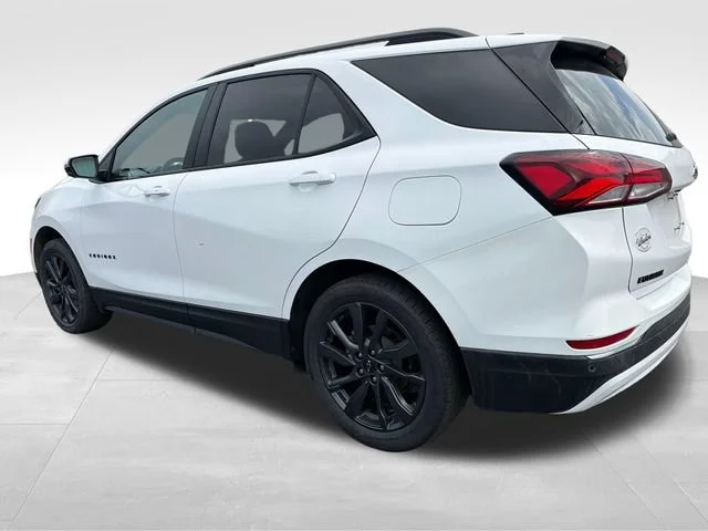 Used 2023 SUMMIT WHITE Chevrolet RS image 3