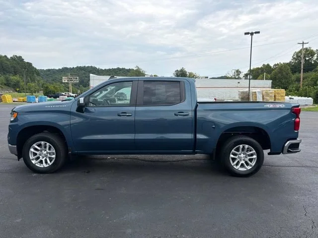 Used 2024 Lakeshore Blue Metallic Chevrolet LT (2FL) image 10