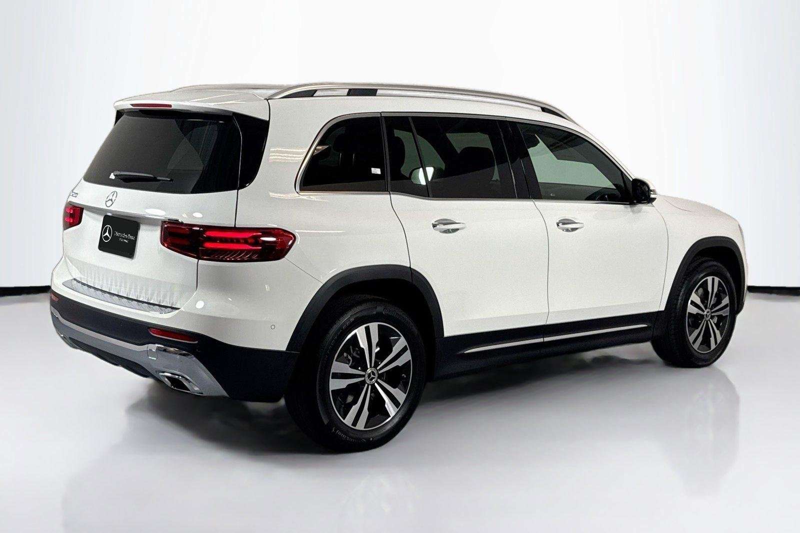 New 2026 Polar White Mercedes-Benz GLB 250 image 5