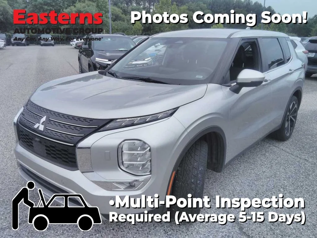 Used 2024 Silver Mitsubishi SE image 1