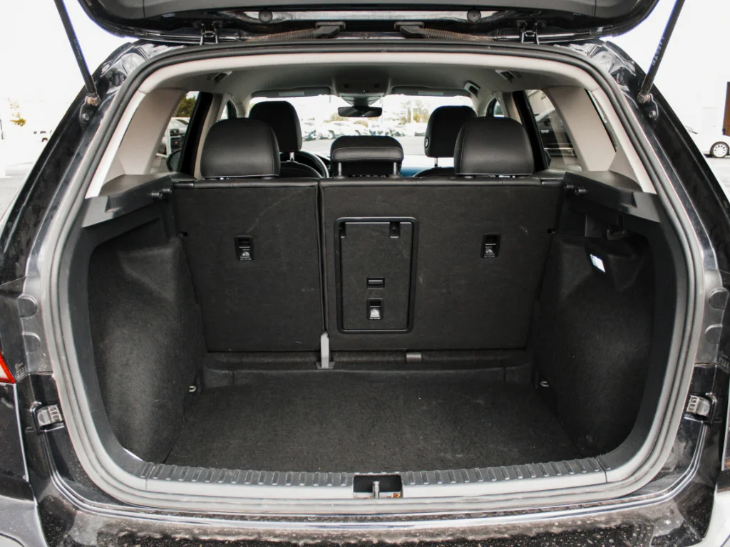 Used 2024 Deep Black Pearl Volkswagen SE image 26