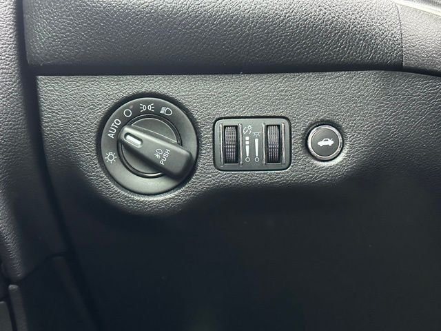 Used 2016 Black Dodge R/T Scat Pack image 21