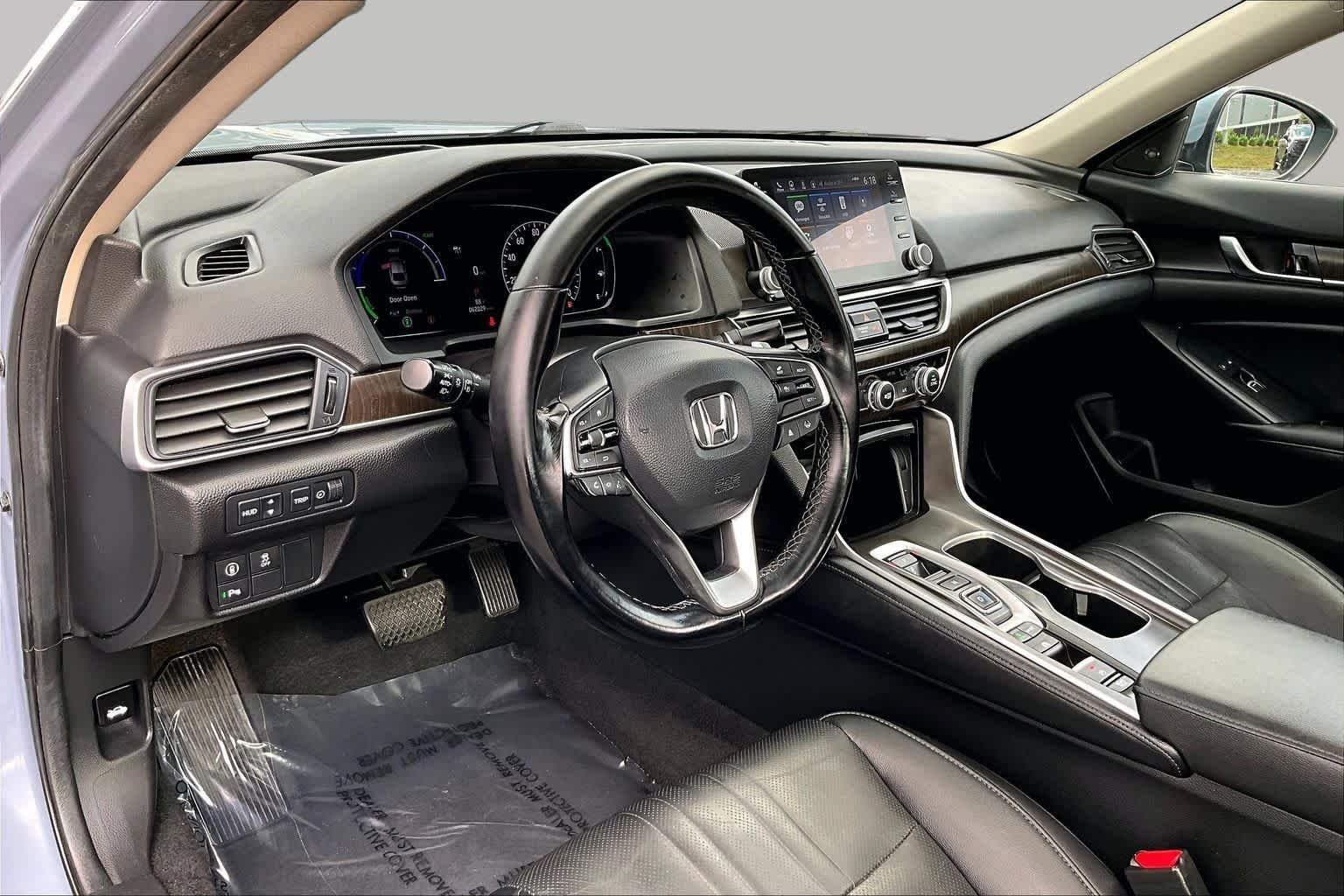 Used 2022 Sonic Gray Pearl Honda Touring image 18