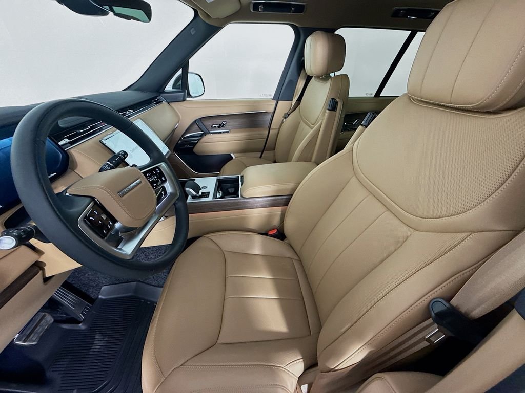 New 2026 Santorini Black Land Rover SE image 5