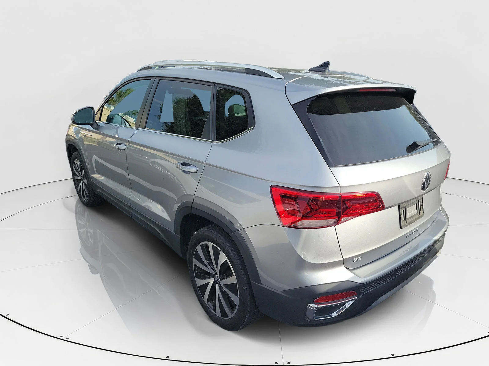 Certified Used 2024 Silver Volkswagen 1.5T SE image 5