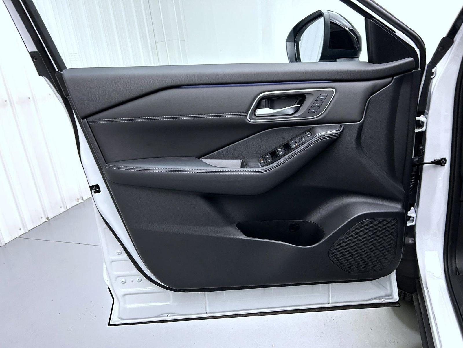 New 2026 Everest White Pearl TriCoat / Super Black Two-tone Nissan Platinum image 9