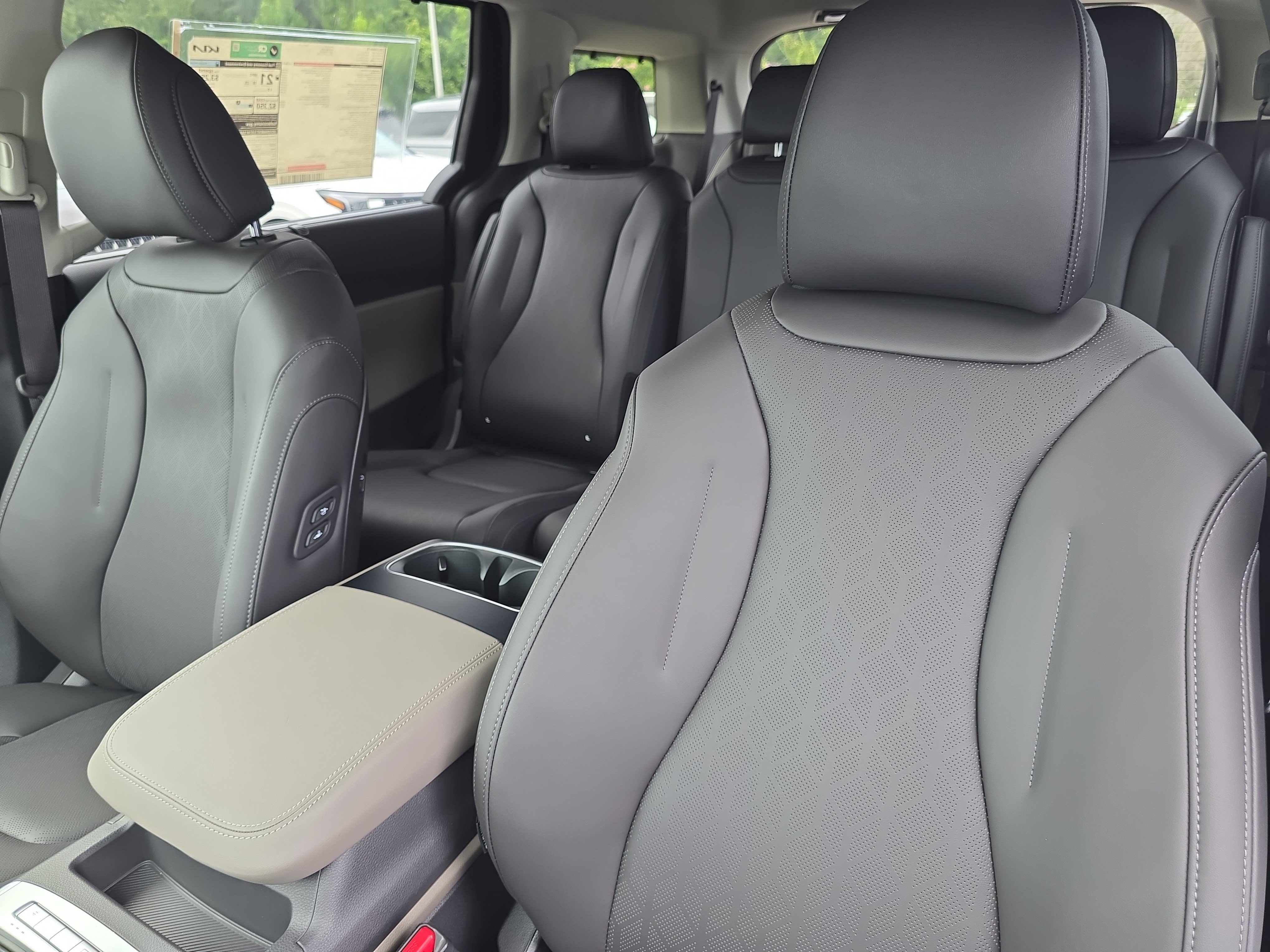 New 2026 Snow White Pearl Kia EX image 23