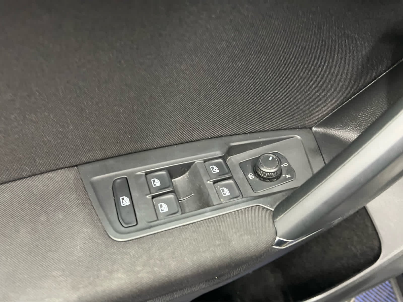 Used 2020 Deep Black Pearl Volkswagen S image 17