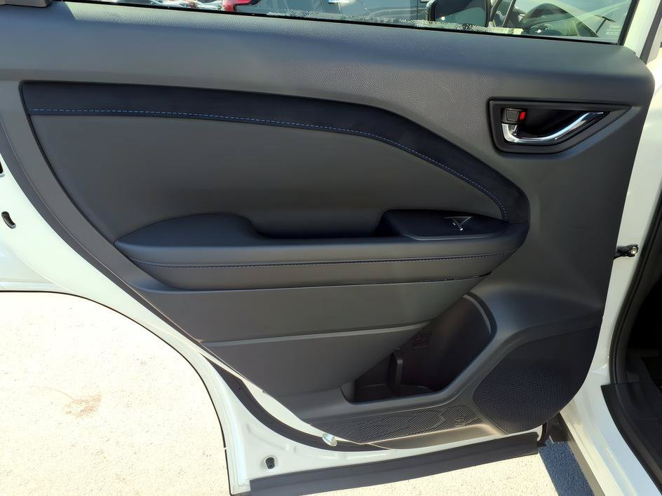 Used 2025 Crystal White Pearl Subaru Limited image 15