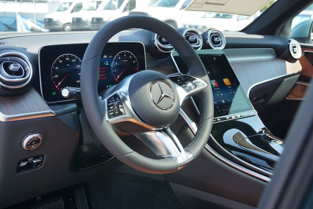 Used 2026 Verde Silver Metallic Mercedes-Benz GLC 300 image 12