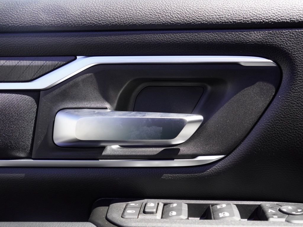 New 2026 Bright White Clear-Coat Exterior Paint RAM Big Horn/Lone Star image 10