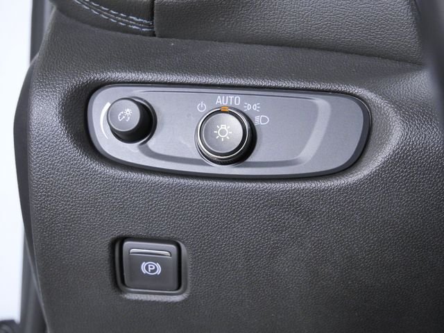 Used 2022 White Chevrolet LT image 23