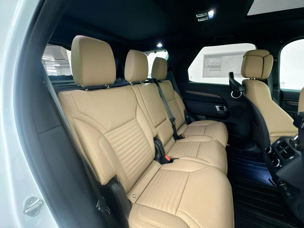 New 2026 Fuji White Land Rover Dynamic SE image 28
