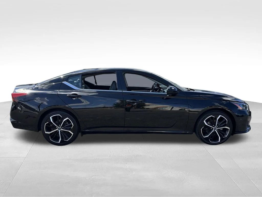 Used 2024 Black Nissan 2.5 SR image 12