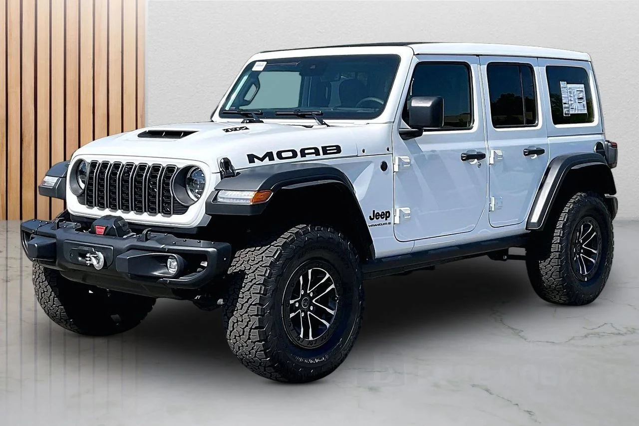 New 2026 Bright White Clear-Coat Exterior Paint Jeep Moab 392 image 4