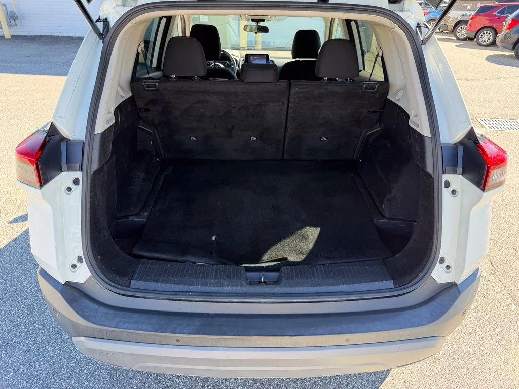 Used 2023 Glacier White Nissan S image 27