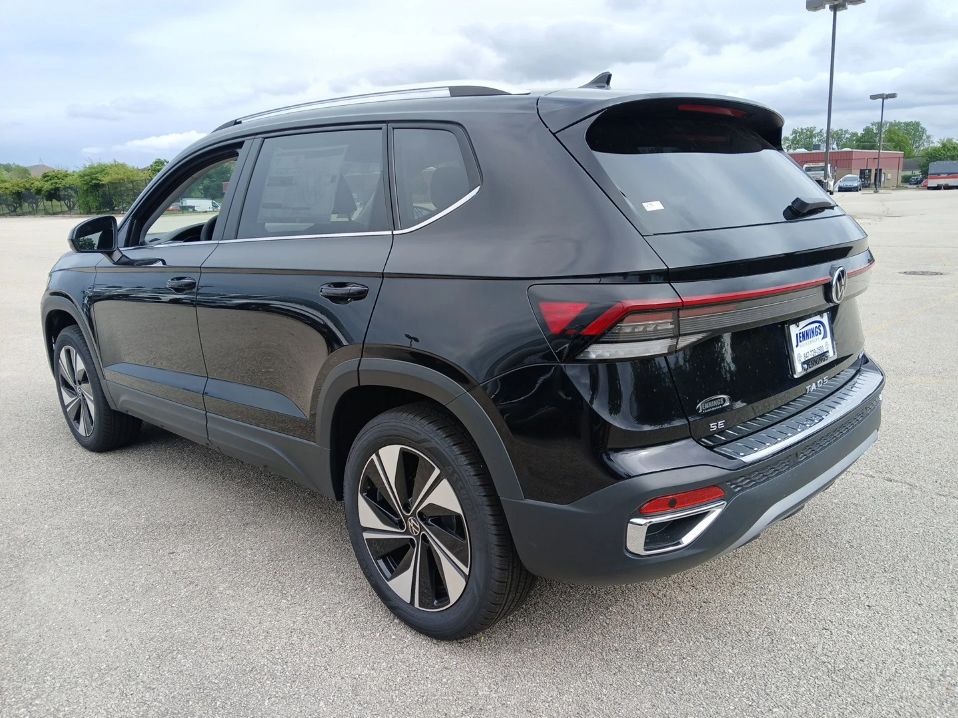 New 2026 Deep Black Pearl Volkswagen 1.5T SE image 5