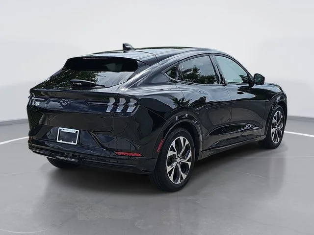 Used 2023 Black Ford Premium image 3