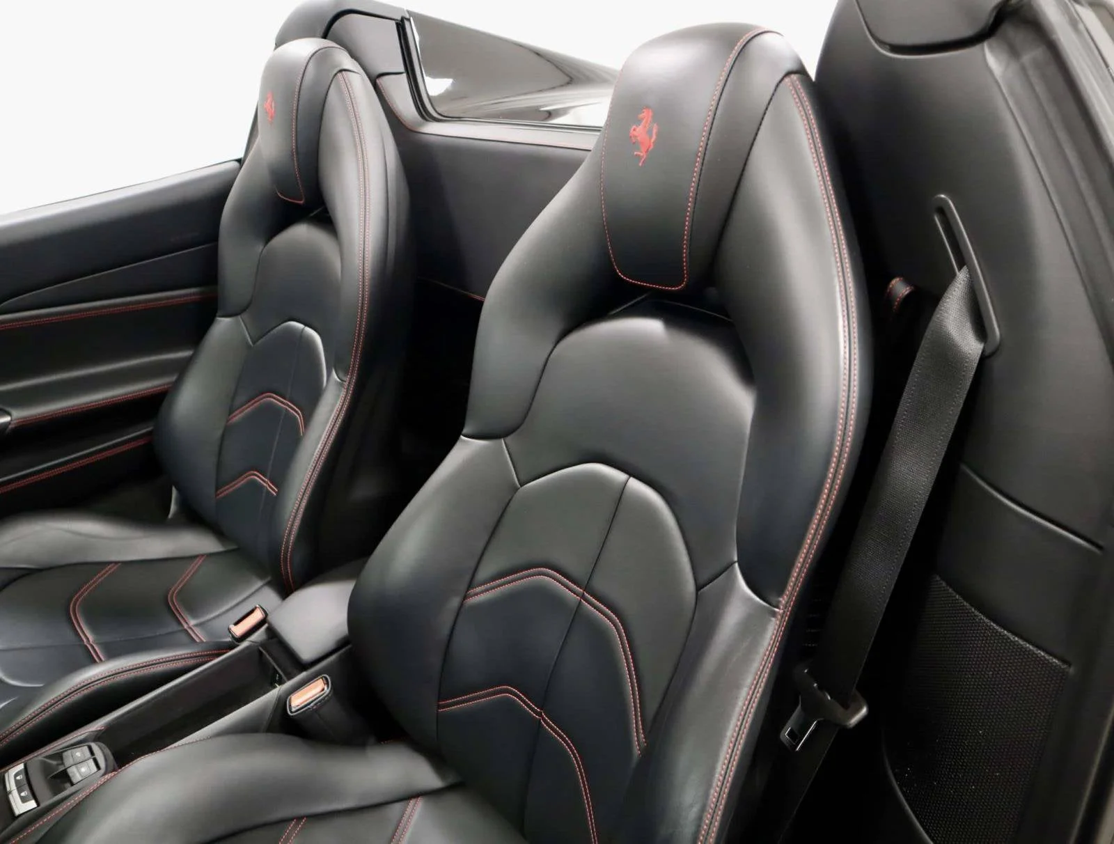 Used 2019 Nero Ferrari  image 24