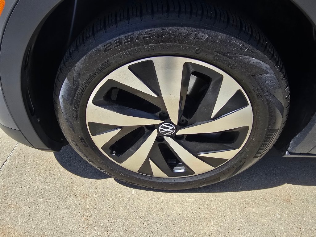 Used 2024 Pure Gray Volkswagen Standard image 9