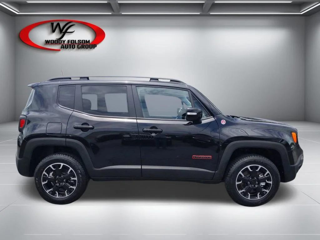 Used 2023 Black Jeep Trailhawk image 3