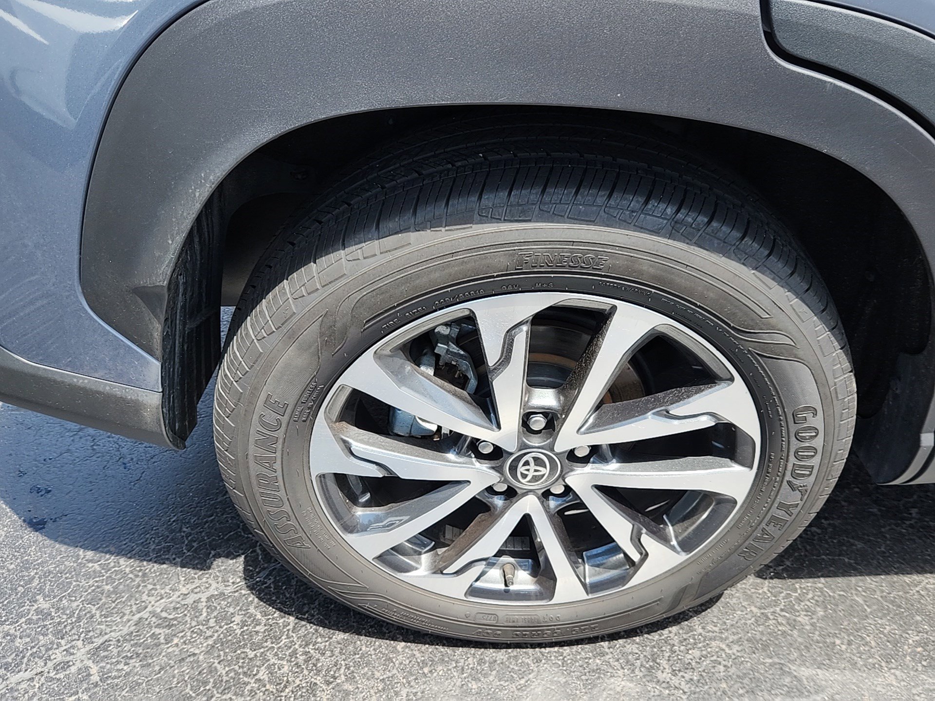 Used 2025 Celestite Toyota XLE image 28