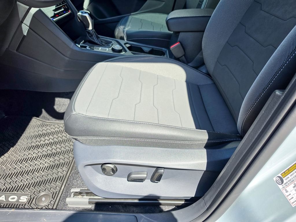 New 2026 Gray Volkswagen 1.5T SE Black image 13