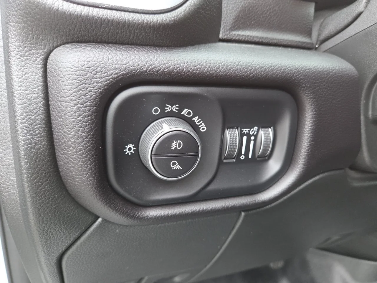 Used 2023  Ram Laramie image 28