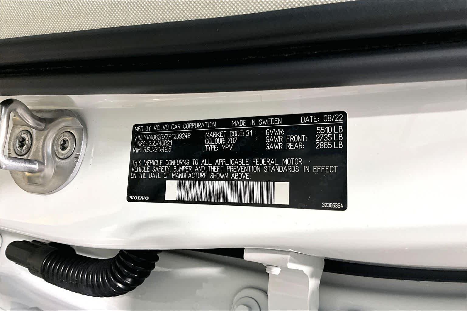 Used 2023 Crystal White Metallic Volvo Ultimate Dark Theme image 32