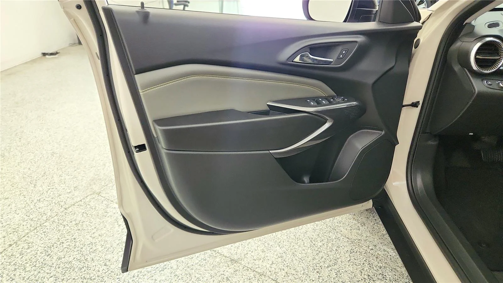 New 2026 White Sands Chevrolet ACTIV image 31