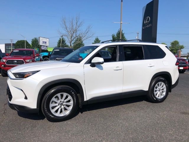 Used 2025 Beige Toyota XLE image 7